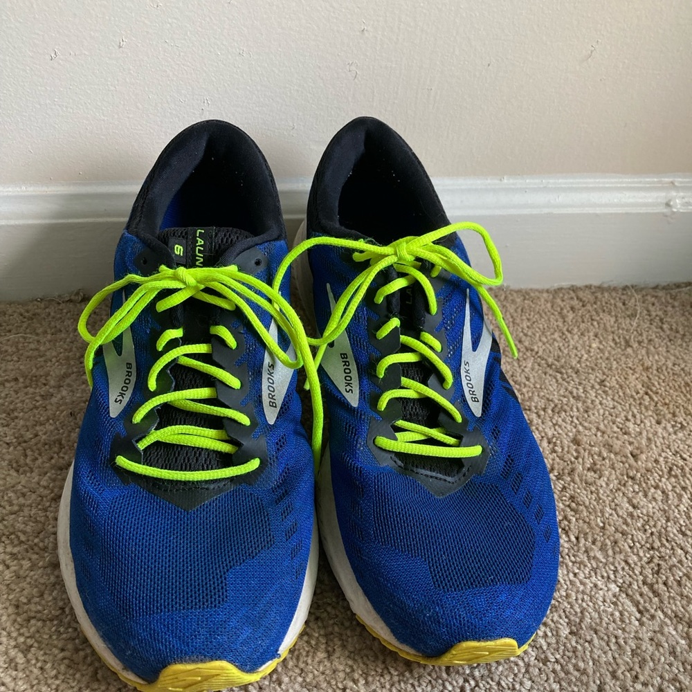 BROOKS LAUNCH 6     Men’s size 10 Medium